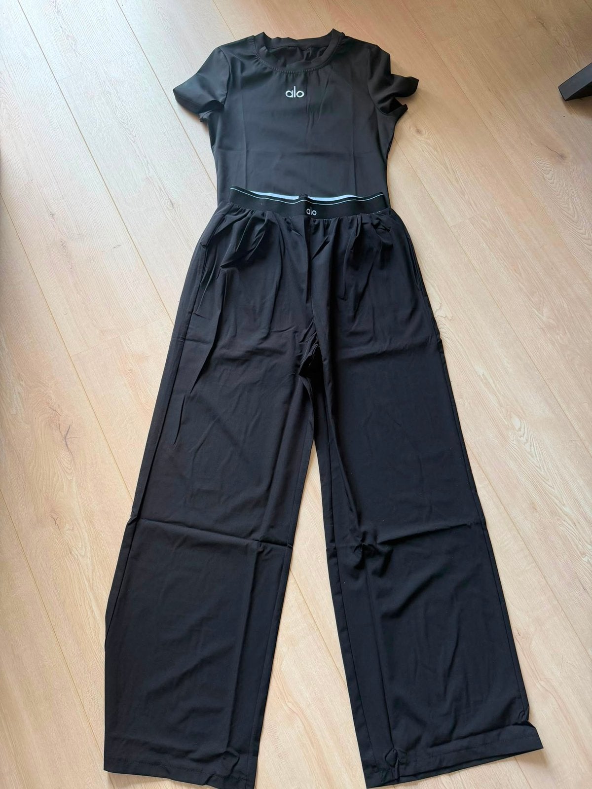 Zwarte alo set maat L, Kleding | Dames, Sportkleding, Ophalen of Verzenden, Gedragen, Maat 42/44 (L), Zwart