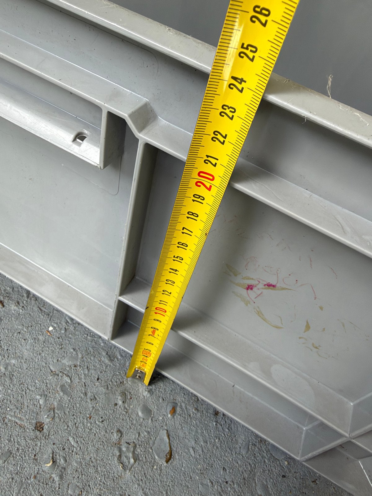Stevige grijze krat - Ideaal voor opslag en transport, Gebruikt, 40 tot 60 cm, 50 tot 75 cm, Minder dan 35 cm