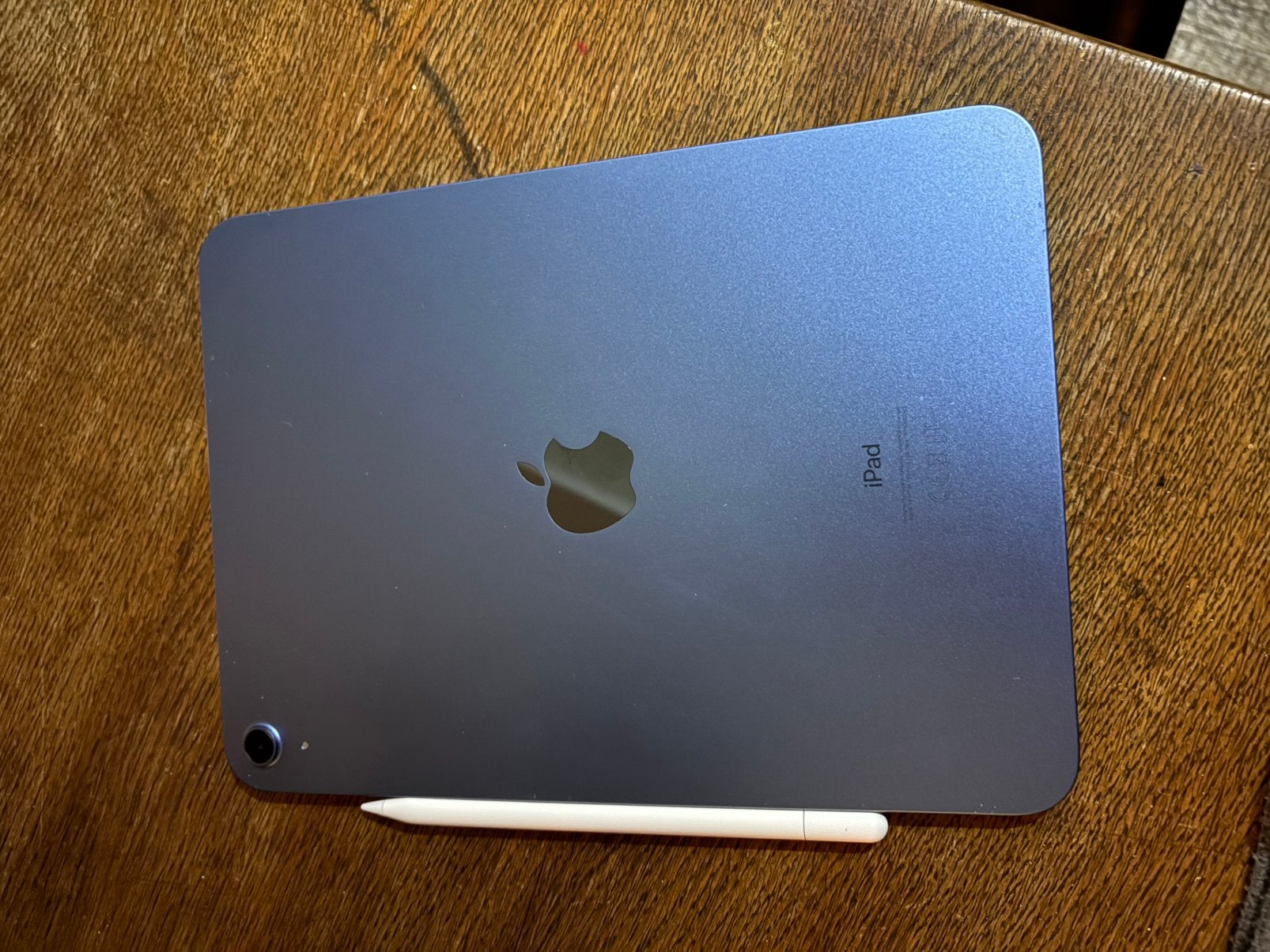 Foto 2 van Apple iPad 10,9 inch 2022 64 GB Wi-Fi blauw + Apple Pencil