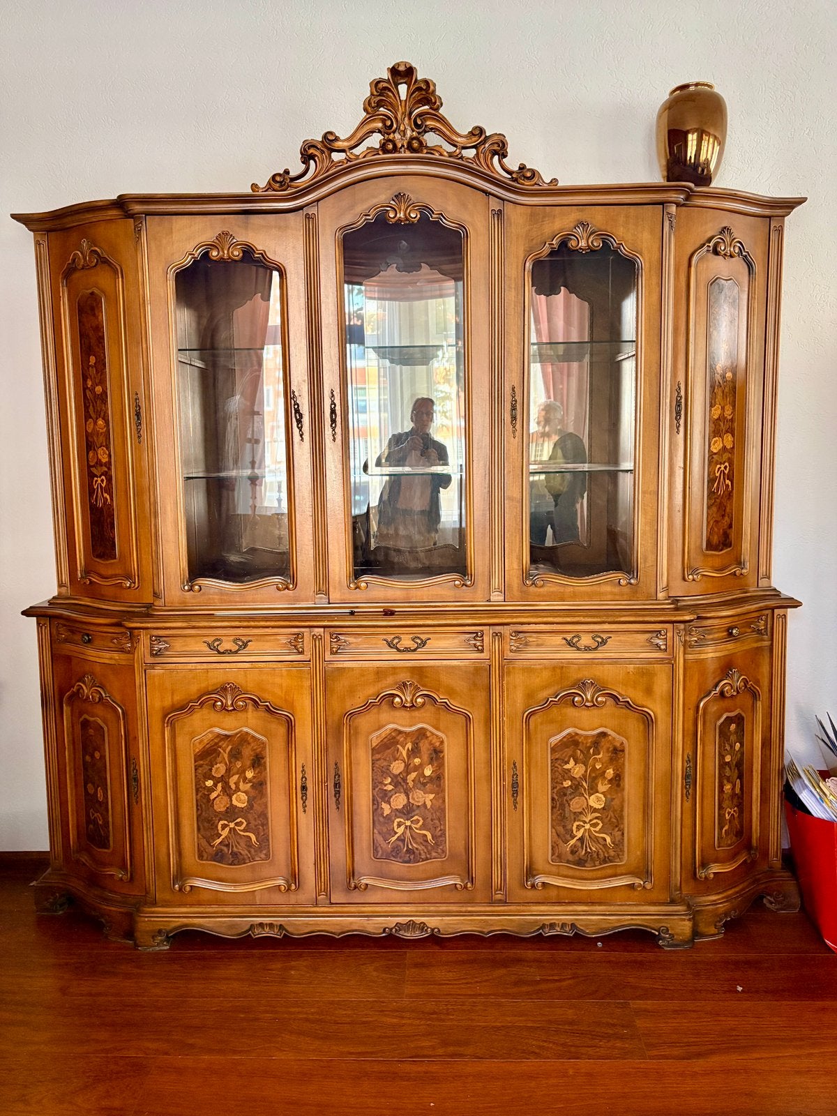 Zeer mooie buffet/vitrine kast met hout ingelegde deuren, Ophalen of Verzenden