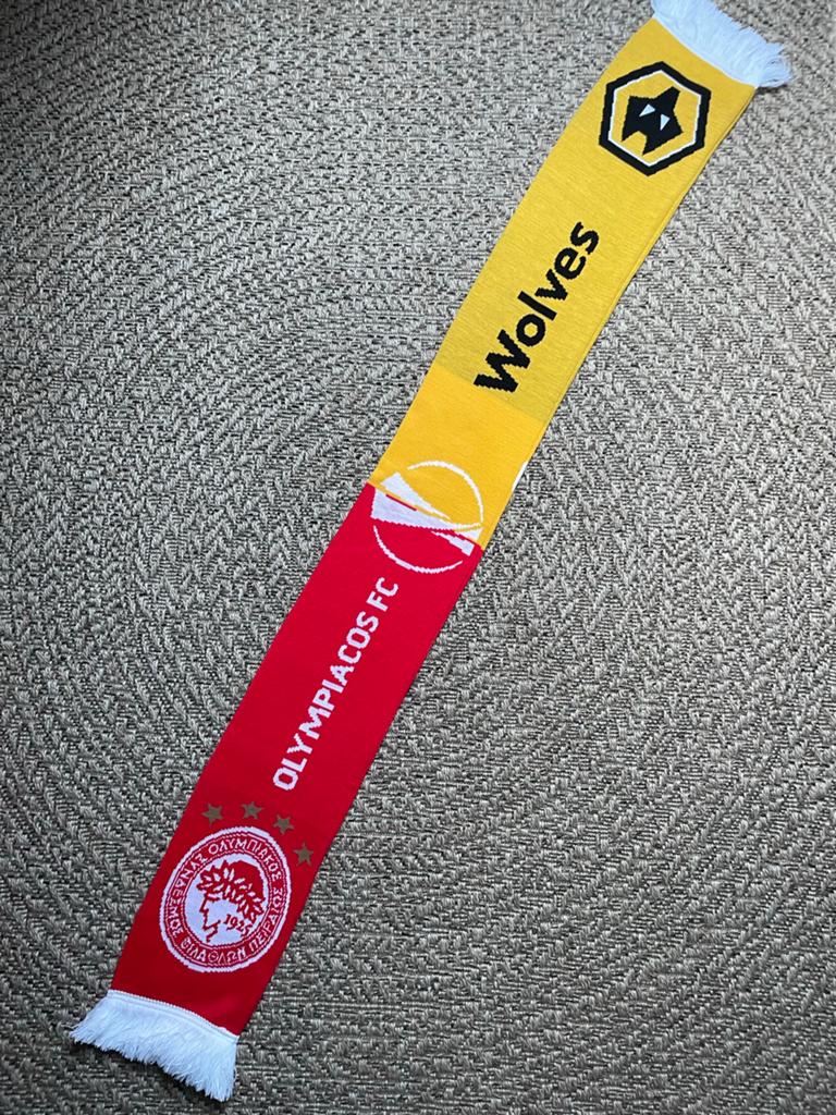 Olympiacos FC vs Wolves Europa League Sjaal, Ophalen of Verzenden, Zo goed als nieuw, Maat 46/48 (XL) of groter, Sjaal