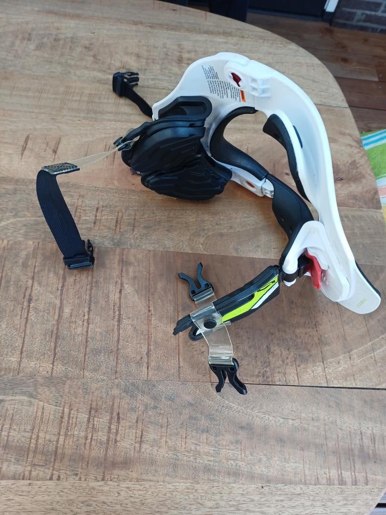Scott kinder nekbrace, Ophalen