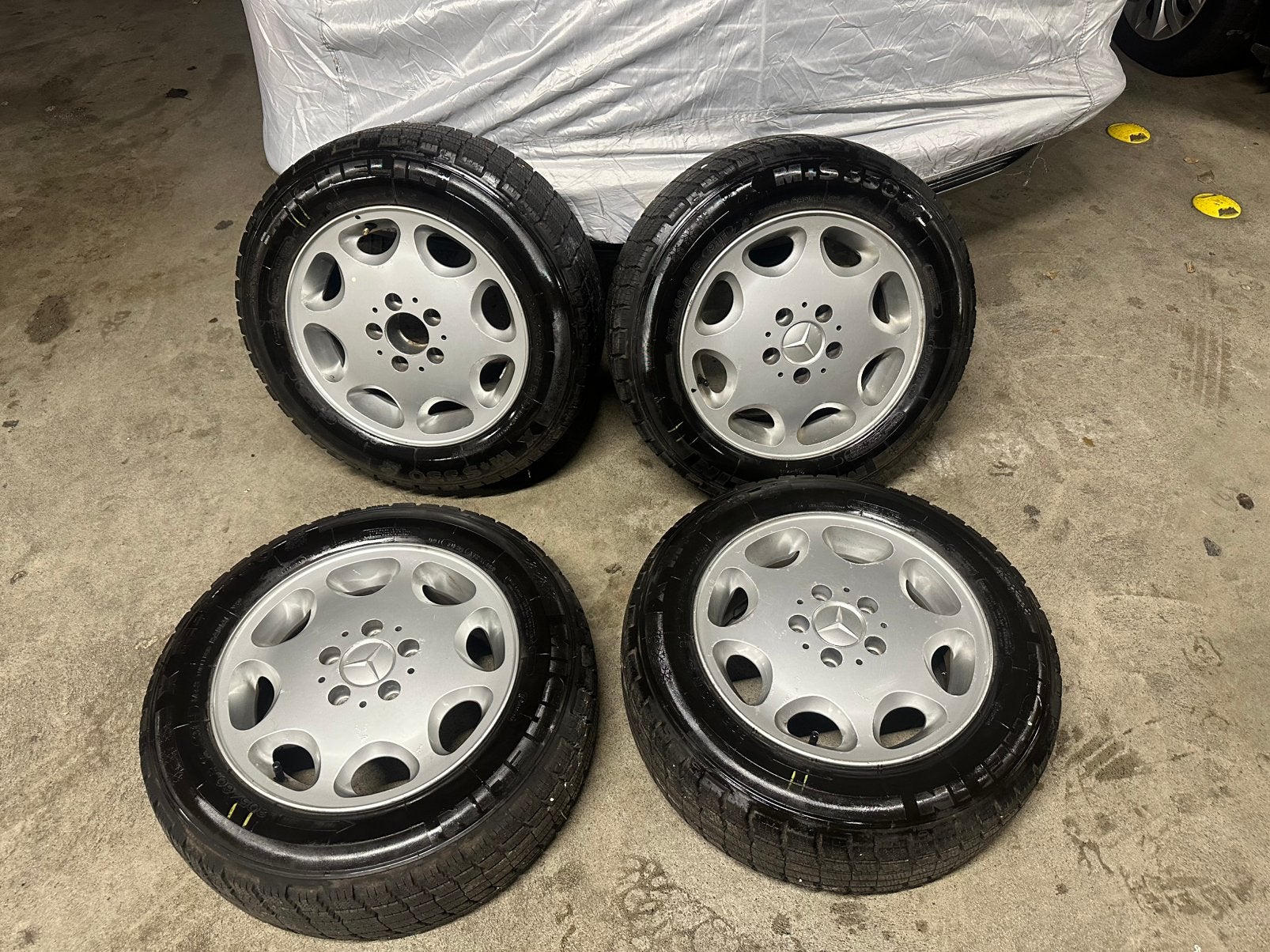 ✅ 15 INCH MERCEDES-BENZ 8 GAATS VELGEN + NIEUWE BANDEN, Auto-onderdelen, Banden en Velgen, Band(en), Zomerbanden, 15 inch, 205 mm