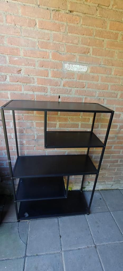Zwart metalen rek met houten planken, Met plank(en), Gebruikt, Modern, Industrieel, 100 tot 150 cm