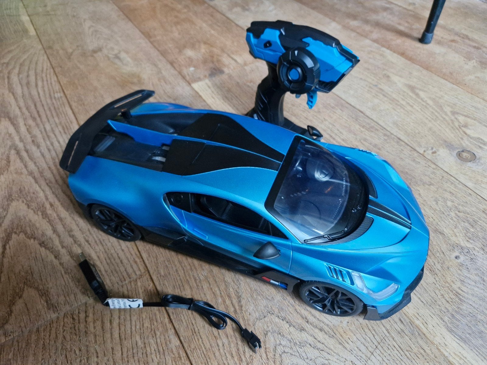 Bestuurbare auto - Bugatti Divo RC auto - Zo goed als nieuw, Ophalen of Verzenden, Zo goed als nieuw, Afstandsbediening
