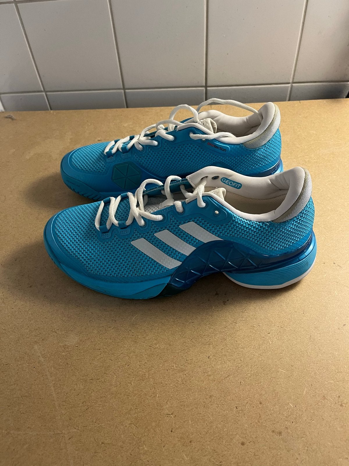 Adidas Barricade 13 sportschoenen - Maat 42 2/3, Kleding | Heren, Blauw, Sportschoenen, Nieuw, Ophalen of Verzenden