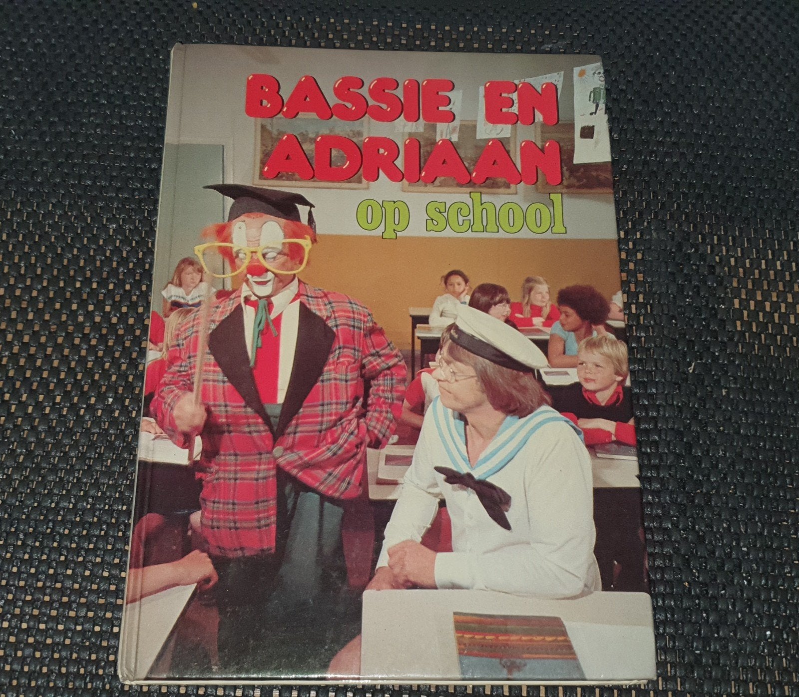 boek "Bassie en Adriaan op school" uit 1979, Ophalen of Verzenden, Gelezen