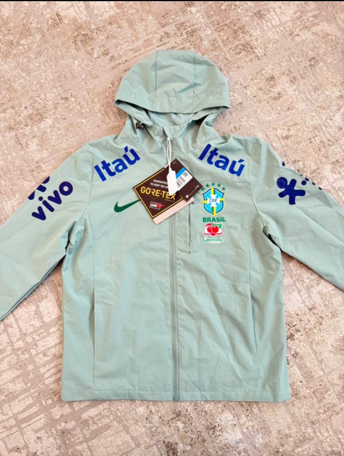 Nike brazil Gore-Tex windbreaker jacket -M- Nieuw met tags, Ophalen of Verzenden, Zo goed als nieuw, Maat 48/50 (M), Overige kleuren