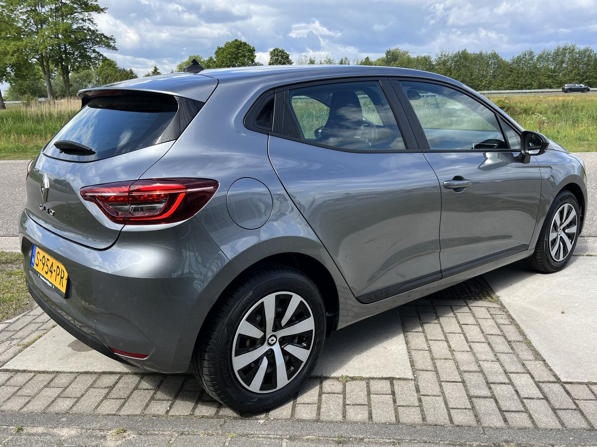 Renault Clio 1.0 TCe 90 Equilibre / Apple Carplay - Android, Voorwielaandrijving, 12 maanden, Gebruikt, 580 kg
