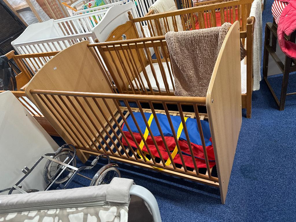 Ledikant WD-028, Kinderen en Baby's, Ophalen, Ledikant