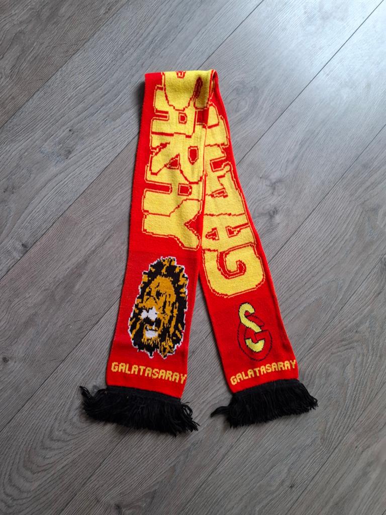 Voetbal sjaal Galatasaray, Verzamelen, Ophalen of Verzenden, Gebruikt, Buitenlandse clubs, Vaantje of Sjaal