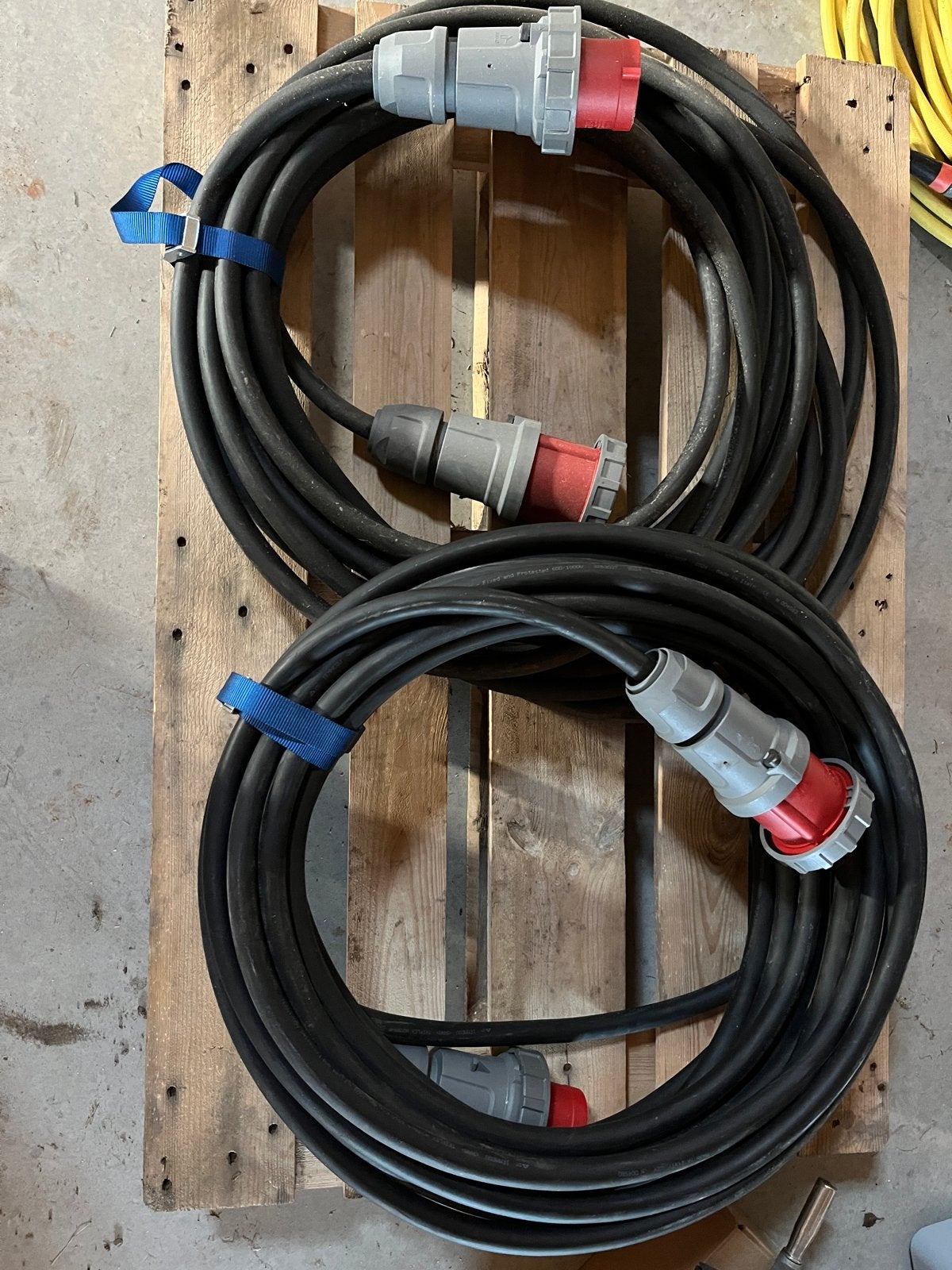 Krachtige CEE verlengkabels 5G10 400V 63A - 2 stuks, Doe-het-zelf en Verbouw, Elektra en Kabels, Ophalen, Gebruikt, Kabel of Snoer