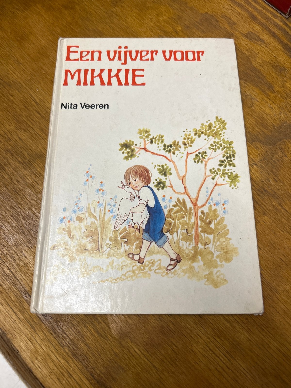 Een vijver voor Mikki - Nita Veeren (kinderboek), Ophalen of Verzenden, Gelezen, Fictie algemeen