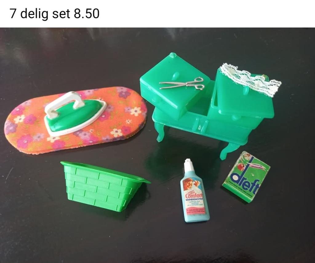 Poppenhuis naaitafeltje mandje wasmiddel wasverzachter bout, Ophalen of Verzenden, Zo goed als nieuw, Poppenhuis