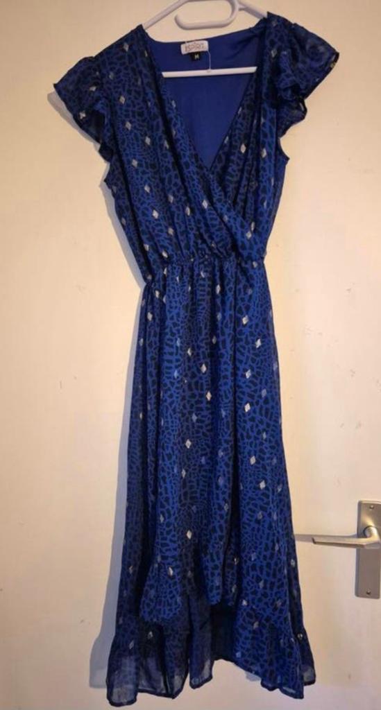 Blauwe jurk met print en ruches - True Spirit, Kleding | Dames, Maat 38/40 (M), Blauw, Ophalen of Verzenden, Onder de knie