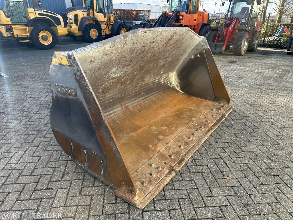 VOLVO DICHTE BAK 2650 BREED, -, Niet opgegeven, Ophalen of Verzenden, Niet opgegeven