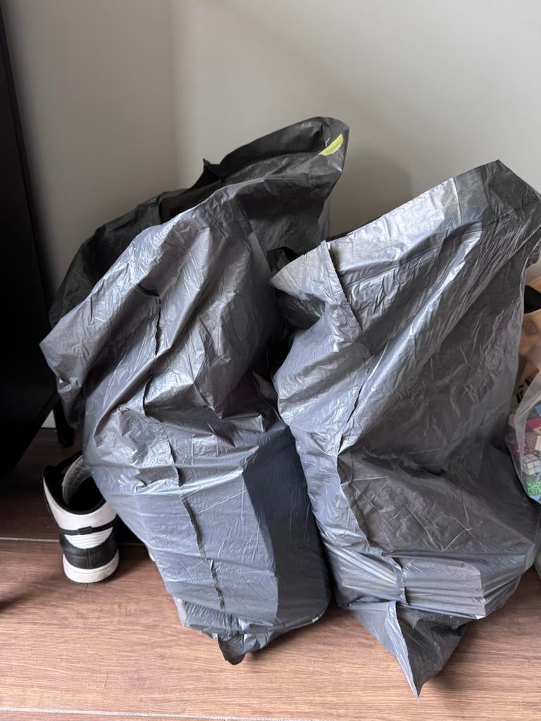 2 zakken met houten treinbanen, autos en treinen, Ophalen, Zo goed als nieuw