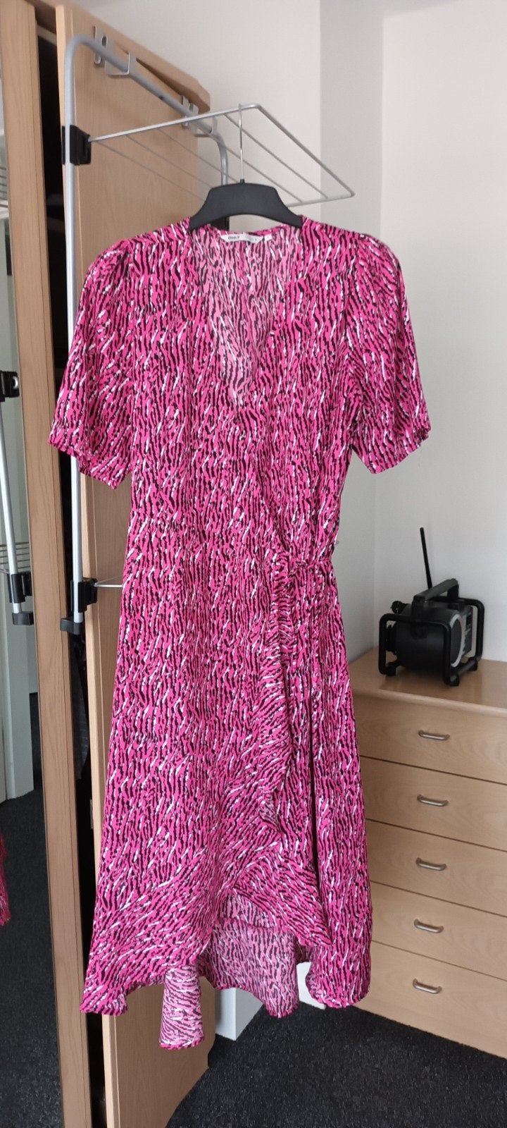 Roze overslagjurk met print, Kleding | Dames, Maat 38/40 (M), Ophalen of Verzenden, Roze, Boven de knie