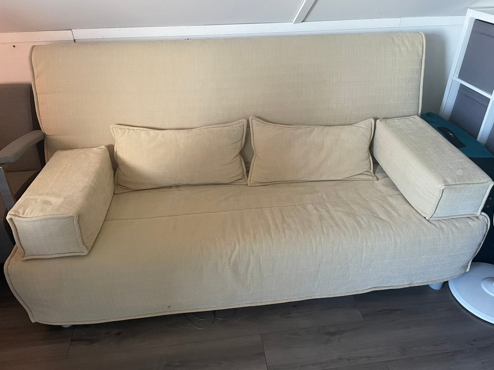 IKEA BEDDINGE slaapbank – inclusief matras & 4 kussens, Huis en Inrichting, Ophalen, Gebruikt, Beige, Tweepersoons