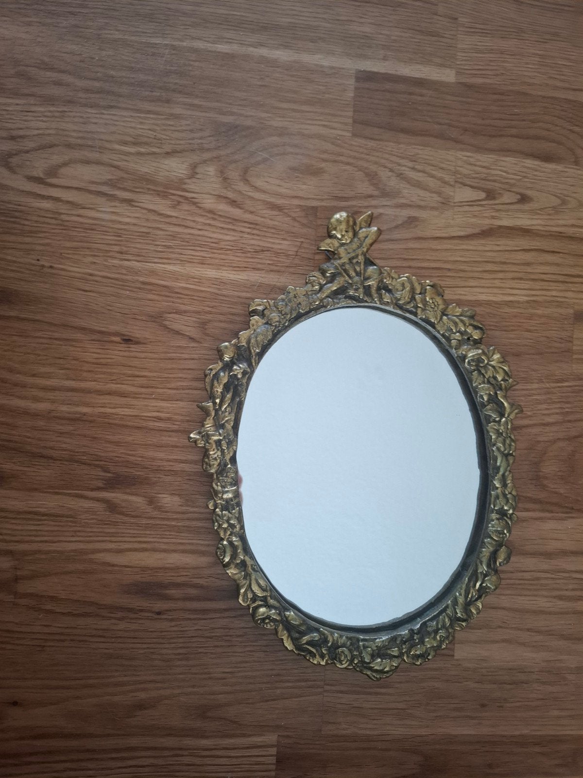Antieke spiegel met gouden lijst en engeltjes, Ophalen of Verzenden, Ovaal, Minder dan 50 cm, Minder dan 100 cm