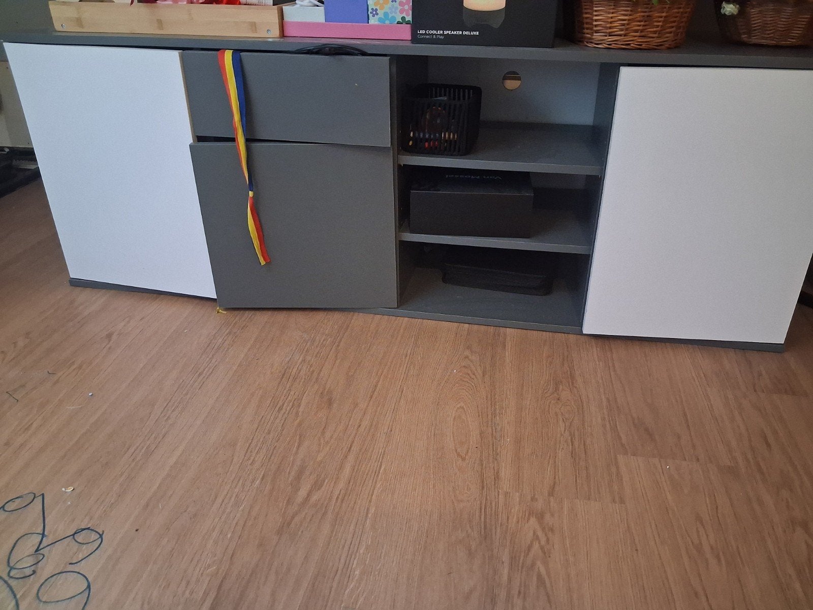 Modern TV-meubel/dressoir met opbergruimte, Overige materialen, Gebruikt, 150 tot 200 cm, Ophalen of Verzenden