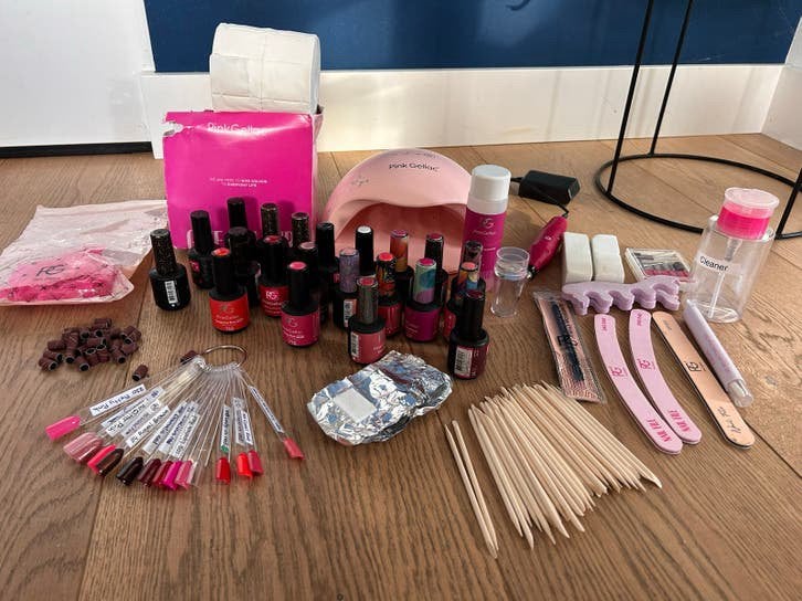 Pink Gellac met lamp en 17 lakjes en alle coates, Ophalen, Zo goed als nieuw, Toebehoren, Handen en Nagels