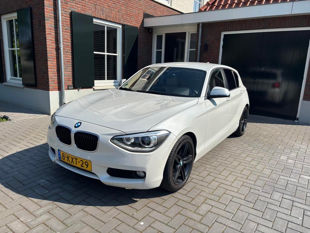 BMW 1-Serie 116i HighExecutive, incl 2e winter velgenset!, 1-Serie, Lederen bekleding, Beige, 4 cilinders