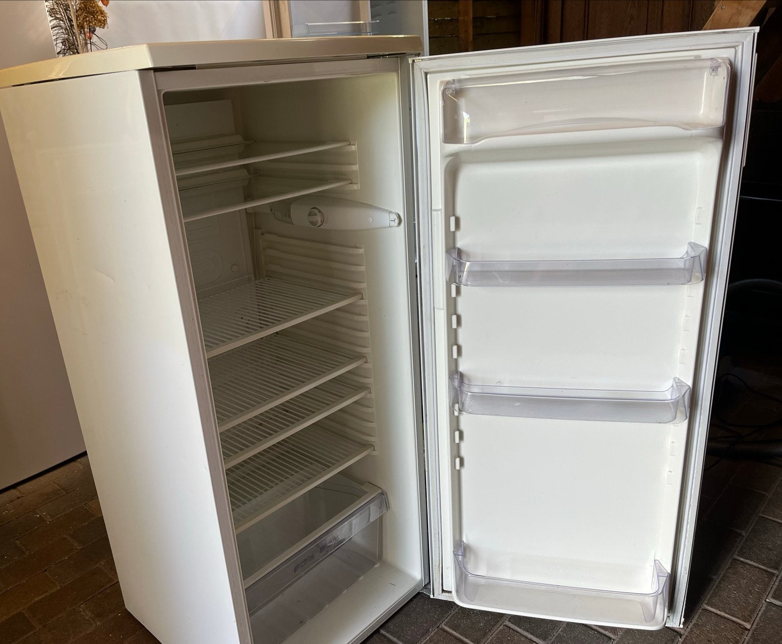 Zanussi Koelkast - Compact en Efficiënt, Ophalen, 120 tot 140 cm, 100 tot 150 liter, 45 tot 60 cm