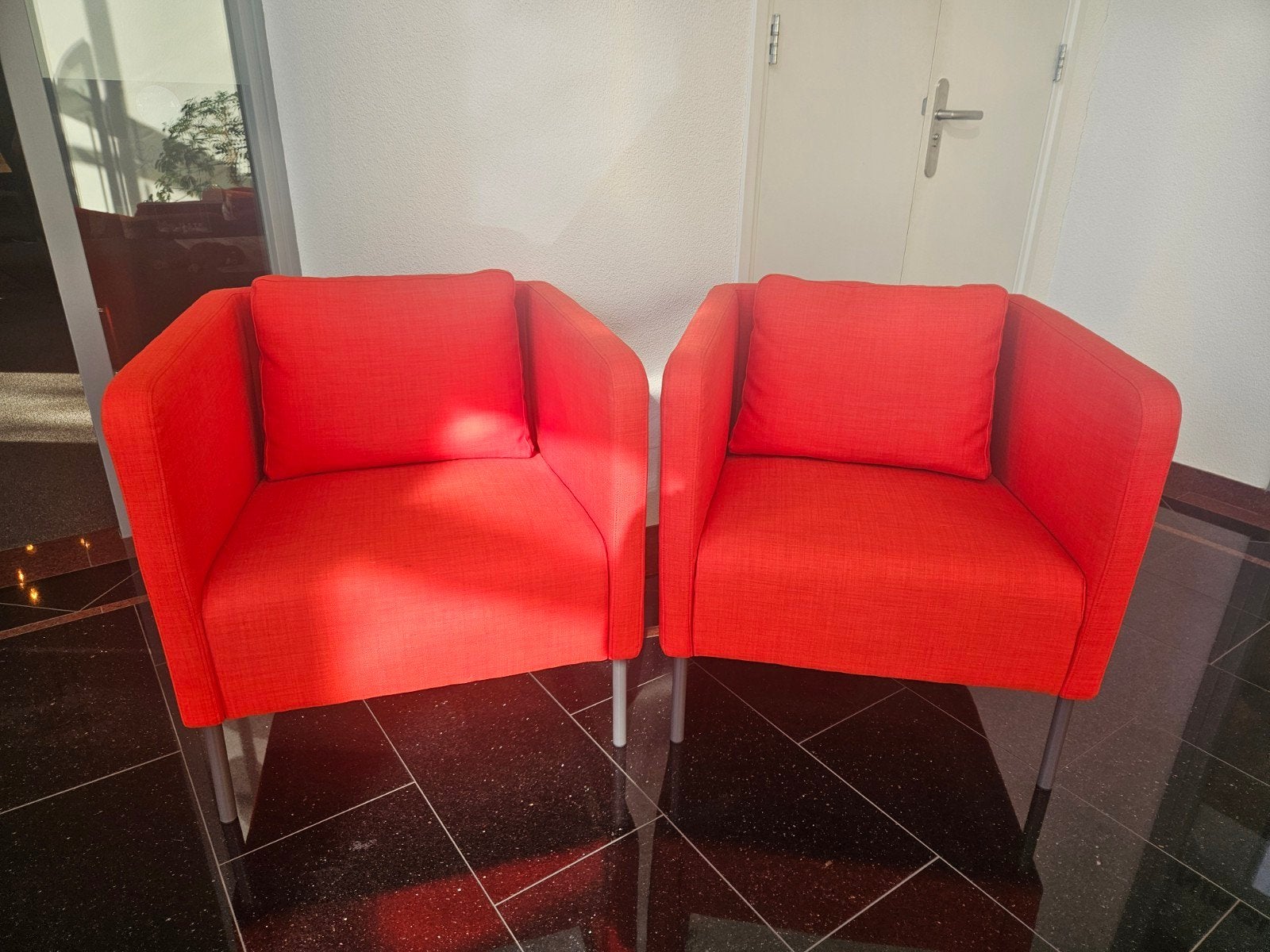 Twee nette rode IKEA EKERÖ fauteuils, Ophalen, Gebruikt, Minder dan 75 cm, Metaal