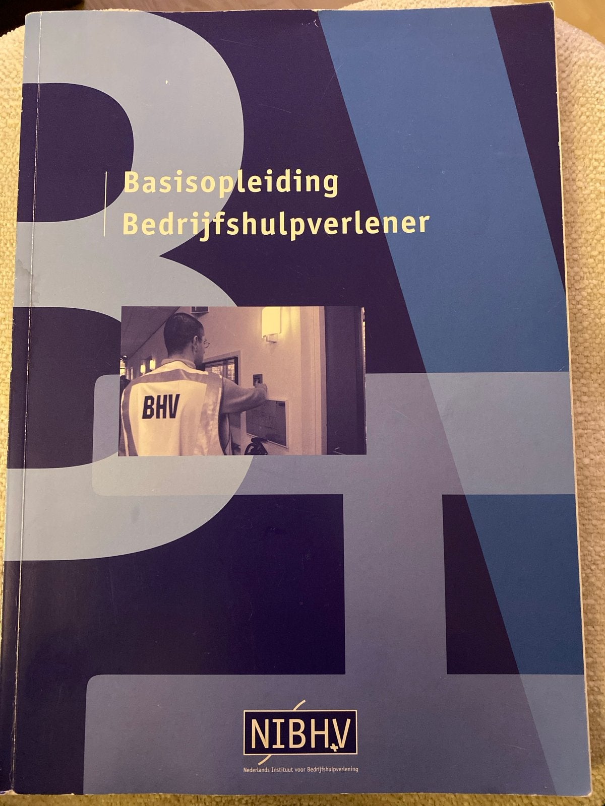 Basisopleiding Bedrijfshulpverlener NIBHV, Boeken, Ophalen of Verzenden, Zo goed als nieuw, Overige niveaus