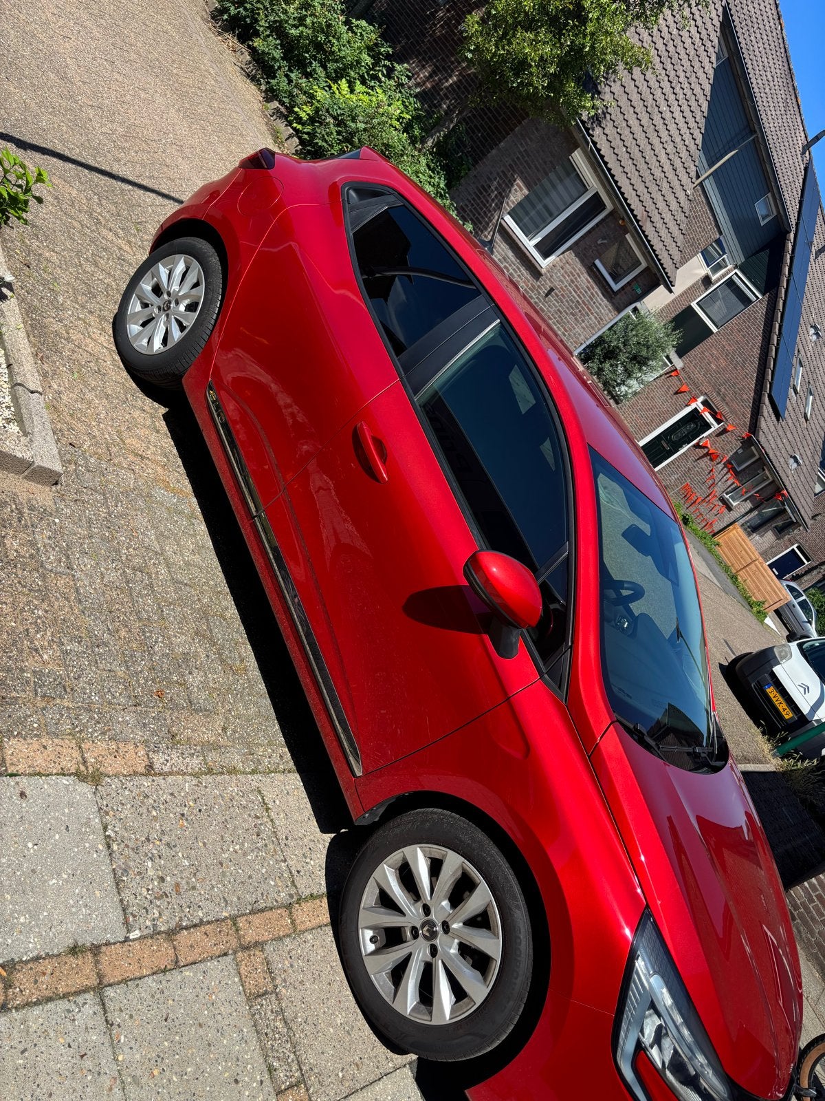 Renault Clio 1.0 TCe 100pk 2020 Rood 48.000 km, Voorwielaandrijving, 580 kg, 100 pk, 49 €/maand