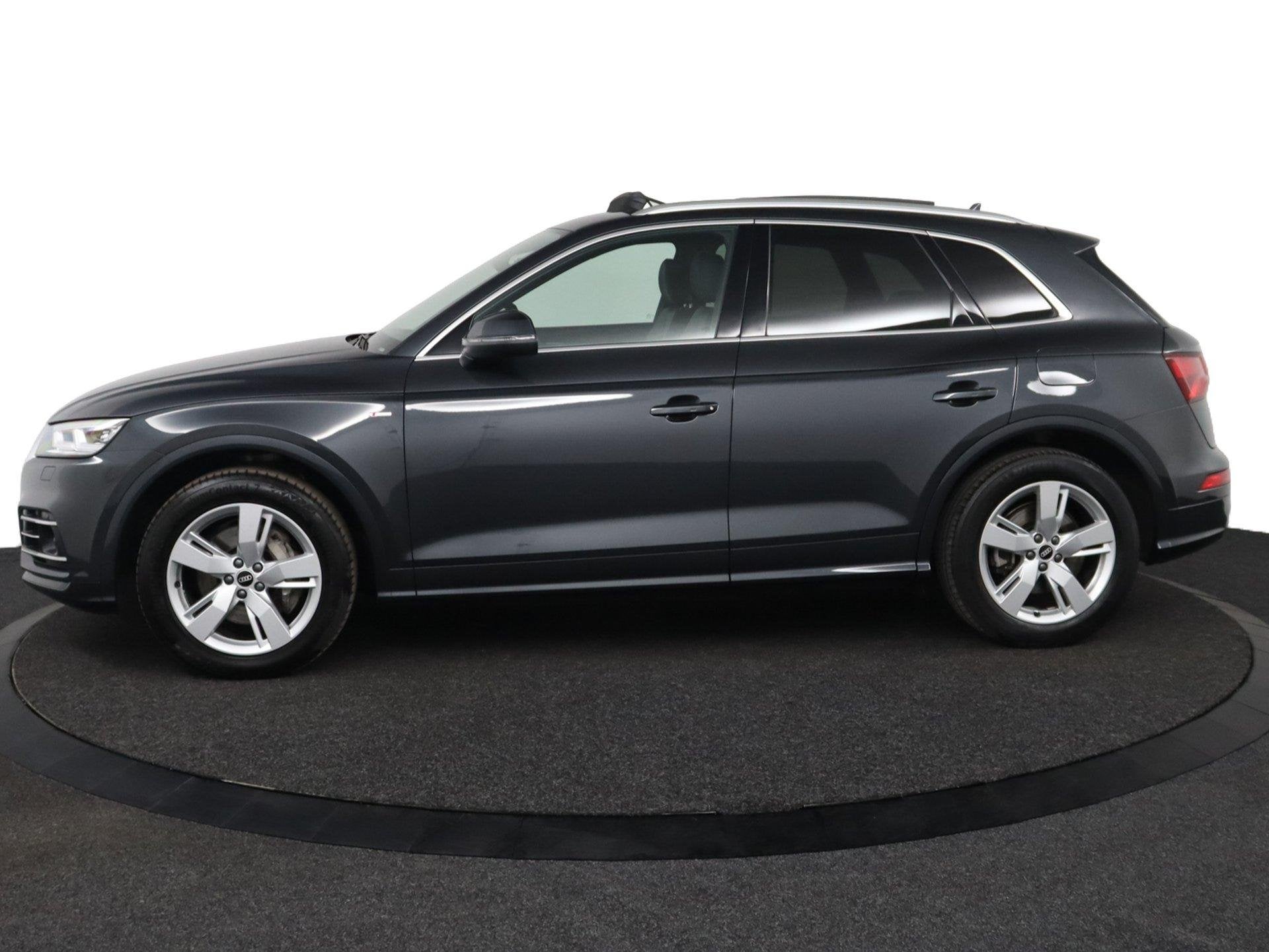 Audi Q5 50 TFSI e quattro S edition |DOH|Pano|Trekhaak|Lucht, Automaat, 4 cilinders, Leder en Stof, Bedrijf