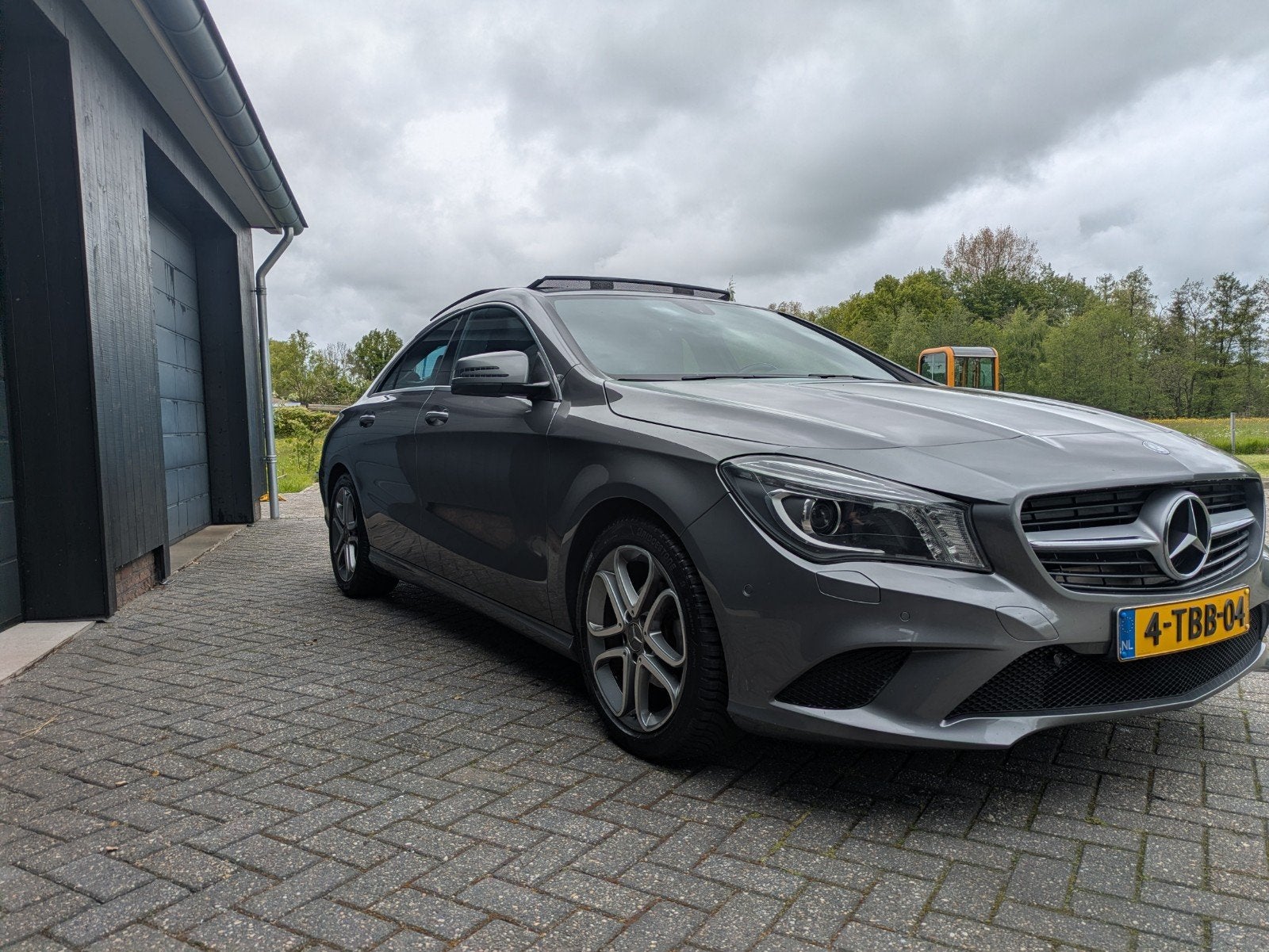 Mercedes-Benz CLA 180 1.6 90KW Blue Eff. Edit. 2014 Grijs, Voorwielaandrijving, CLA, Zwart, 4 cilinders