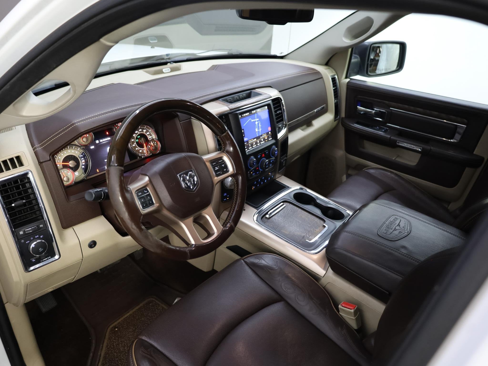 Dodge Ram 1500 5.7 V8 4x4 Crew Cab Longhorn, Auto's, Dodge, Automaat, Gebruikt, Lichtsensor, Bedrijf