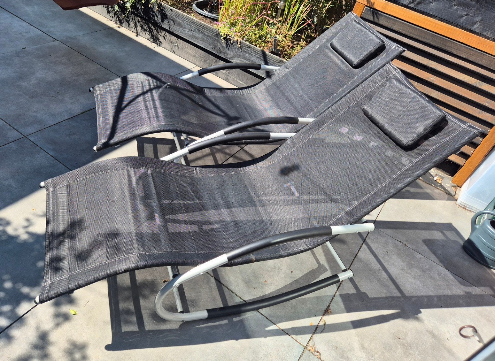 2x Feel Furniture schommel ligstoel Porto Black, Ophalen, Zo goed als nieuw, Metaal