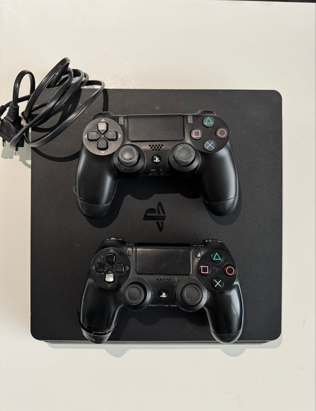 PlayStation 4 Slim met 2 controllers en Fortnite-pack, Gebruikt, 2 spelers, Eén computer, Ophalen of Verzenden