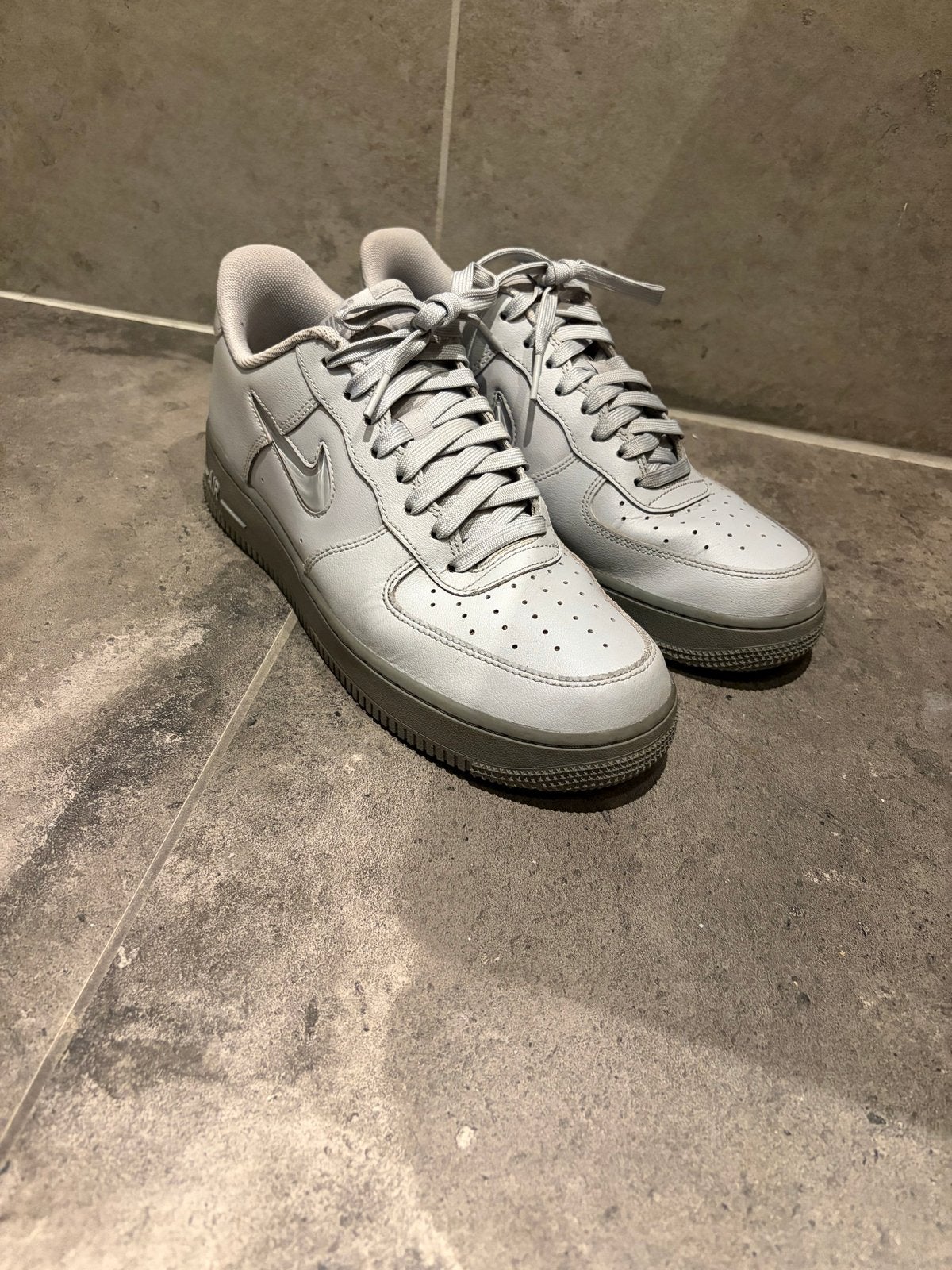 Nike Air Force 1 - Maat 43, Kleding | Heren, Ophalen of Verzenden, Gedragen, Overige kleuren, Sneakers of Gympen