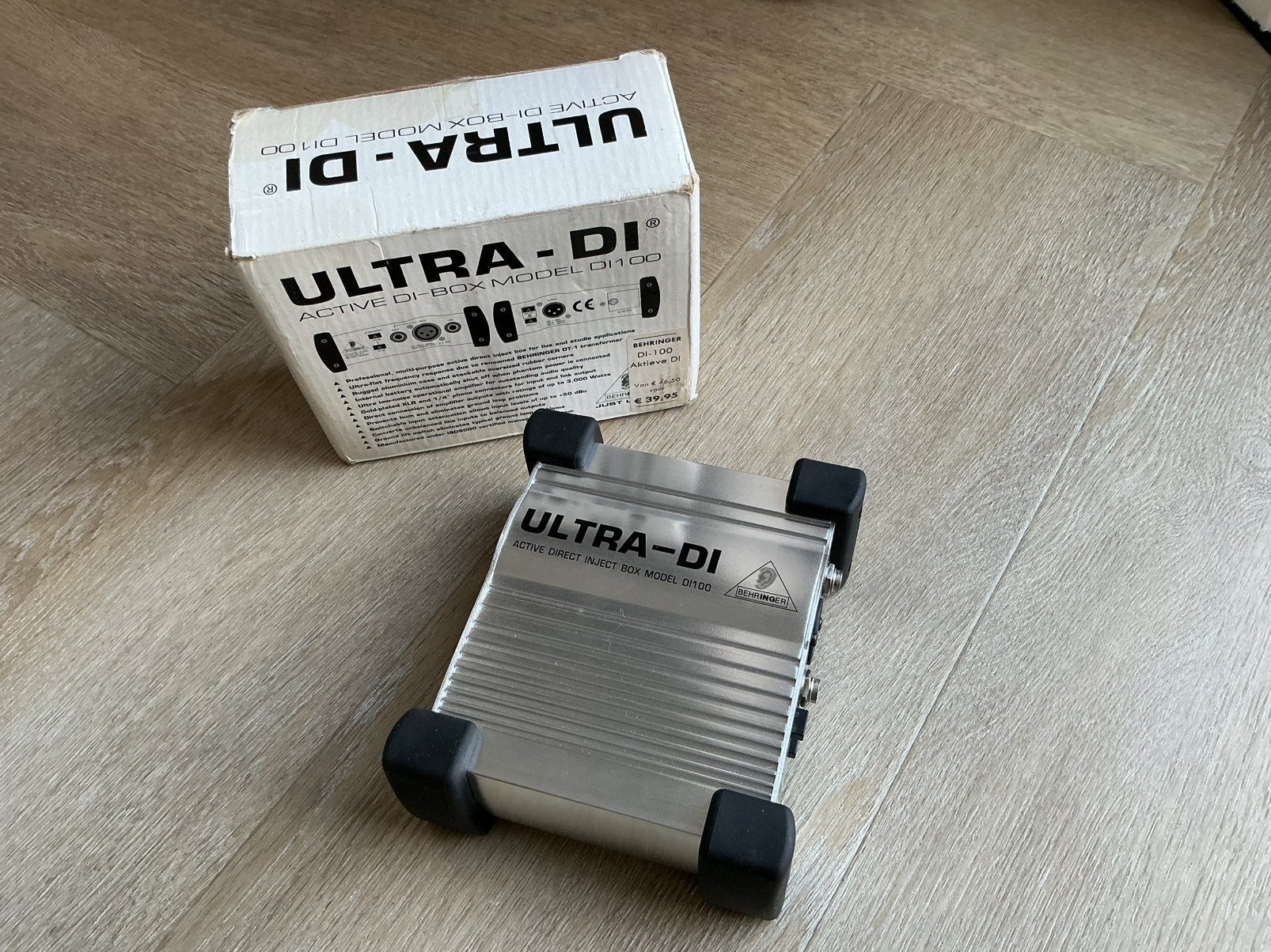Behringer Ultra-DI 100, Ophalen of Verzenden, Zo goed als nieuw, Apparatuur
