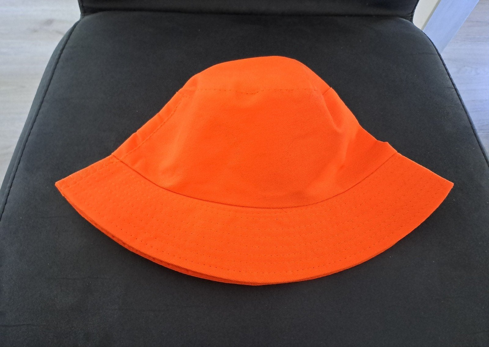 Oranje DekaMarkt bucket hat hoedje WK voetbal, Dekamarkt, Ophalen of Verzenden, Nieuw, One size fits all
