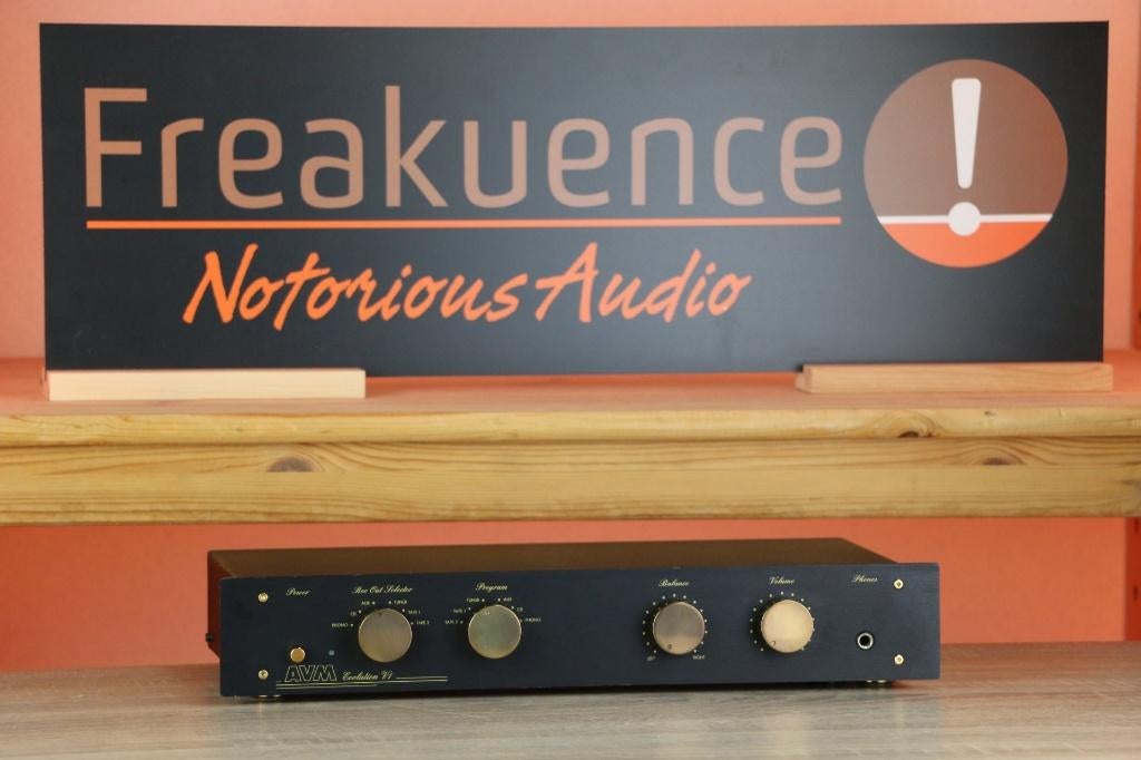 AVM Evolution v1 / v 1 TRADE.INRUIL. Vloeiende pre amp!, Overige merken, Ophalen of Verzenden, Zo goed als nieuw, Info@avm.audio