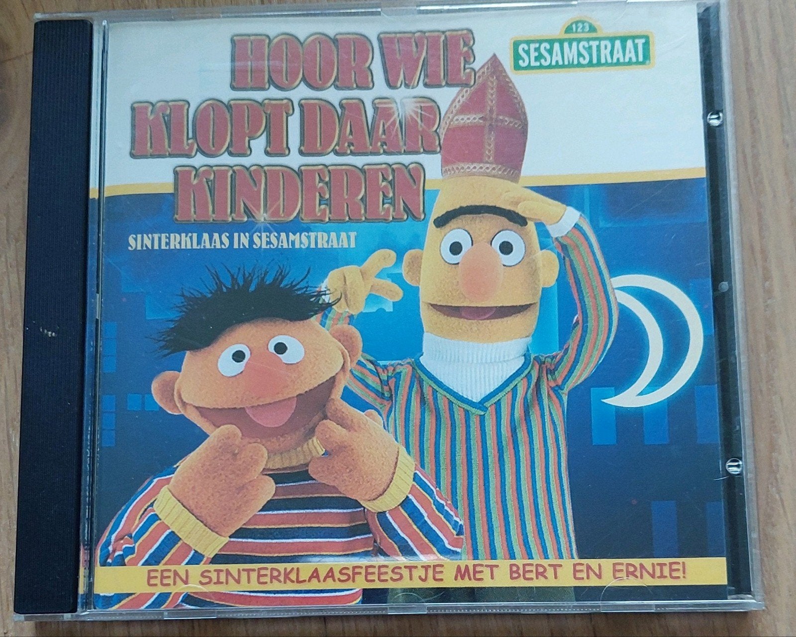 Hoort Wie Klopt Daar Kinderen Sinterklaas in Sesamstraat CD, Cd's en Dvd's, Inclusief boekje, 3 tot 5 jaar, Ophalen of Verzenden