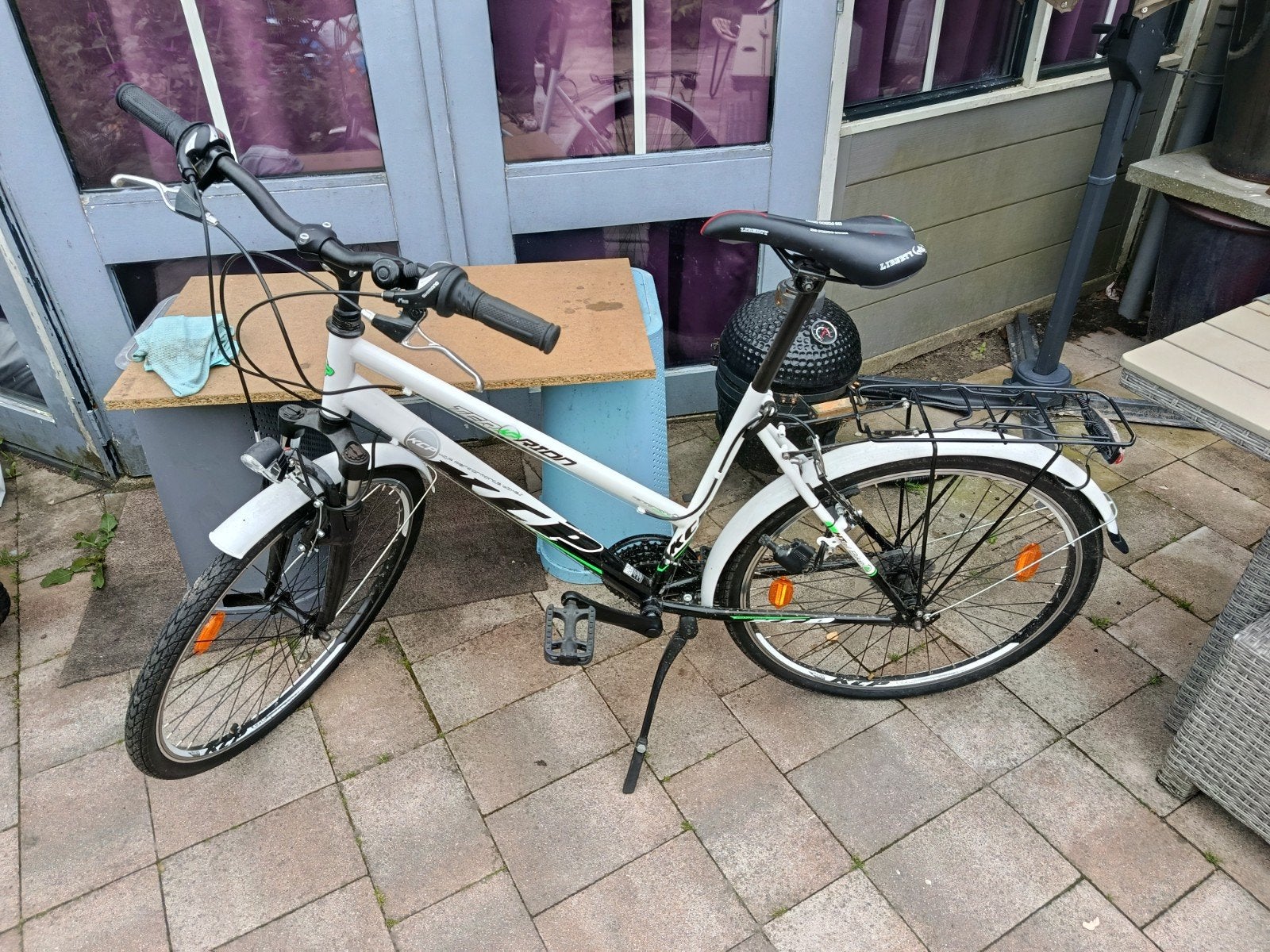 Witte mountainbike met bagagedrager en versnellingen, Gebruikt, Velgrem, Versnellingen, 50 tot 53 cm