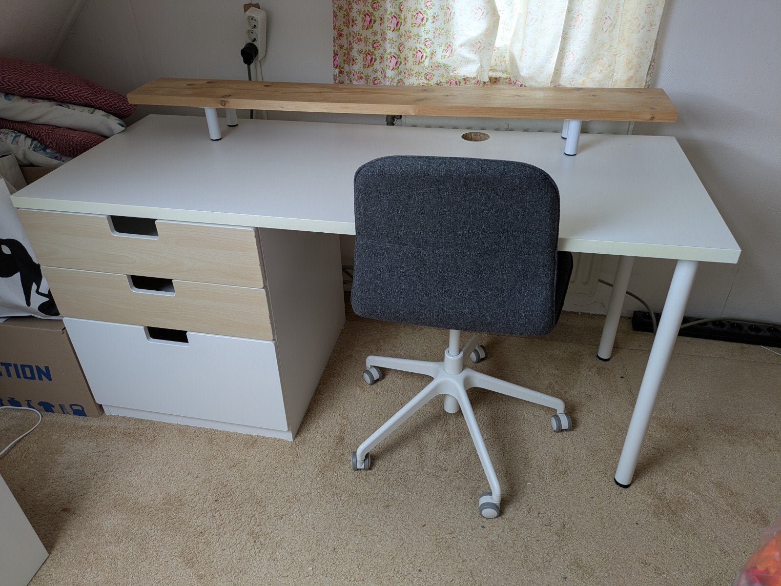 Bureau Ikea Smastad, gebruikte staat, Ophalen, Gebruikt