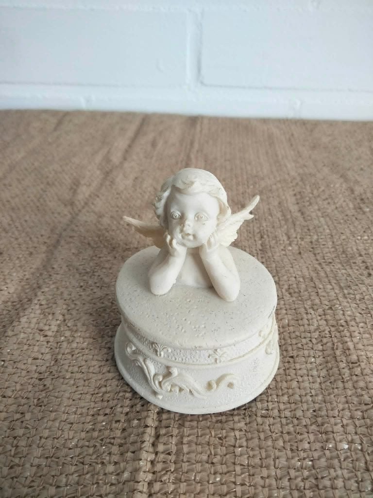 Oud pillendoosje engeltje, Ophalen, Zo goed als nieuw, Mens