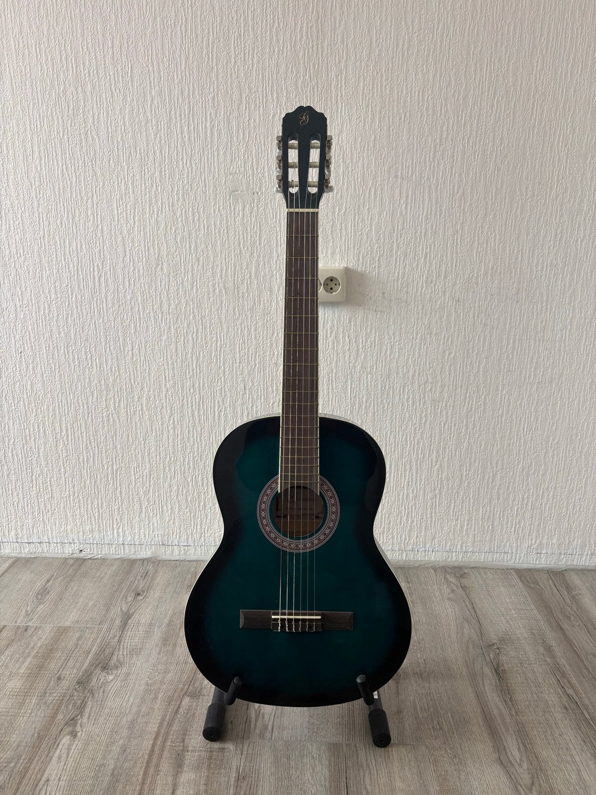 Klassieke gitaar - Blauw/Zwart met standaard en hoes, Ophalen of Verzenden, Gebruikt, Klassieke of Spaanse gitaar, Met koffer