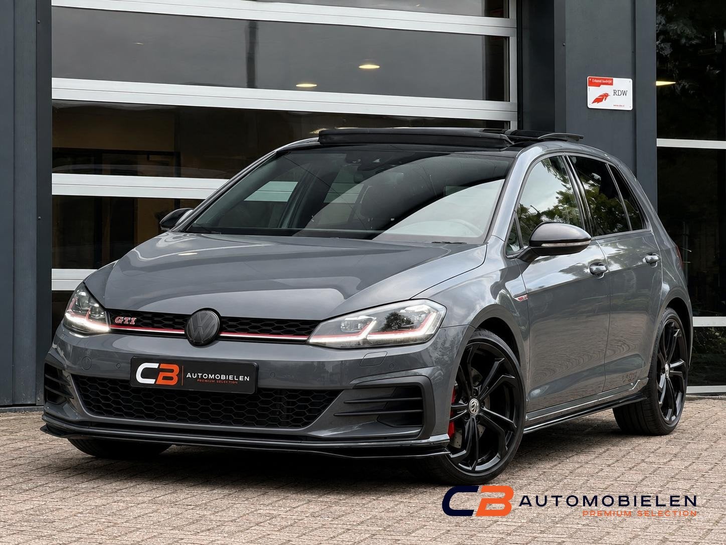 Volkswagen Golf 2.0 GTI TCR | Navigatie | Panoramadak | Virt, 1330 kg, Gebruikt, 4 cilinders, 1984 cc