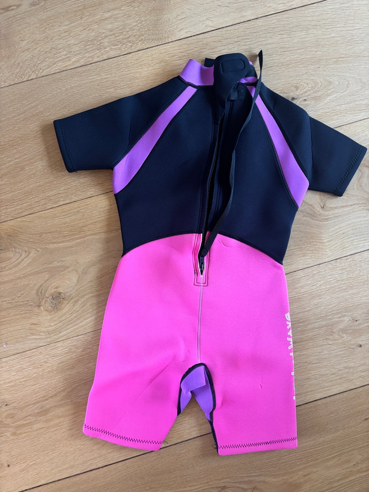 Wicked Wave wetsuit zwart/roze maat 12, Watersport en Boten, Ophalen of Verzenden, Zo goed als nieuw, Kind, Wetsuit