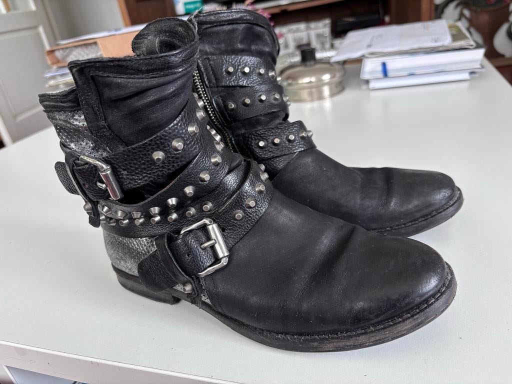 Stoere zwarte leren enkellaarzen met studs - AS98 mt 40, Kleding | Dames, Ophalen of Verzenden, Gedragen, Zwart, Lage of Enkellaarzen