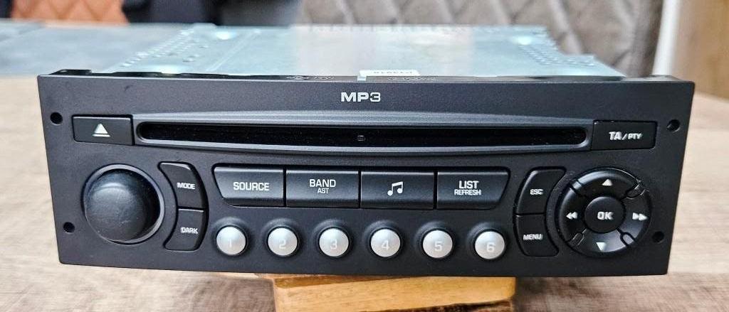 autoradio Peugeot 207, 206+,307 308 407  citroen  C2 C3 C4, Ophalen of Verzenden, Zo goed als nieuw