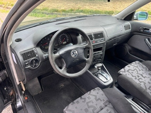 Volkswagen Golf 1.6 Trendline 5-Drs Automaat Airco Electr. p, Gebruikt, Zwart, 4 cilinders, 1123 kg